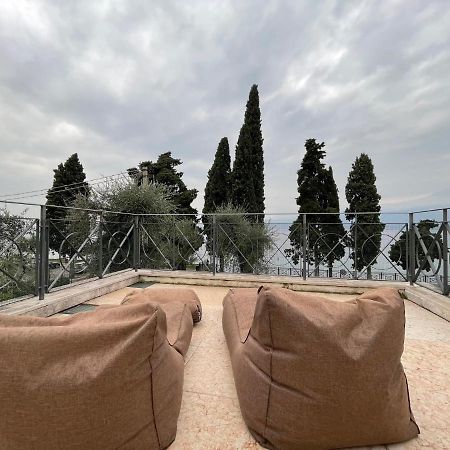 The Garda Terrace Apartment Torri Del Benaco Exterior photo