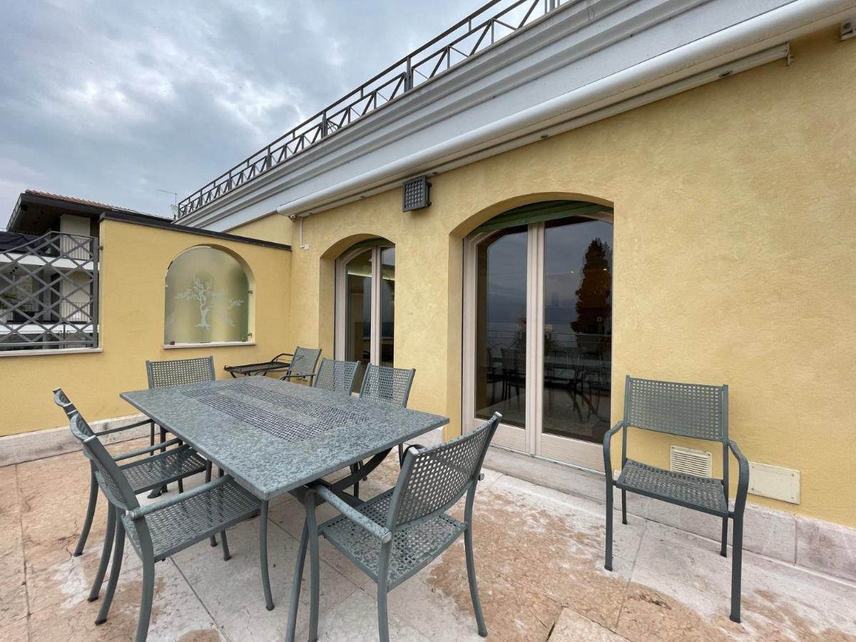 The Garda Terrace Apartment Torri Del Benaco Exterior photo