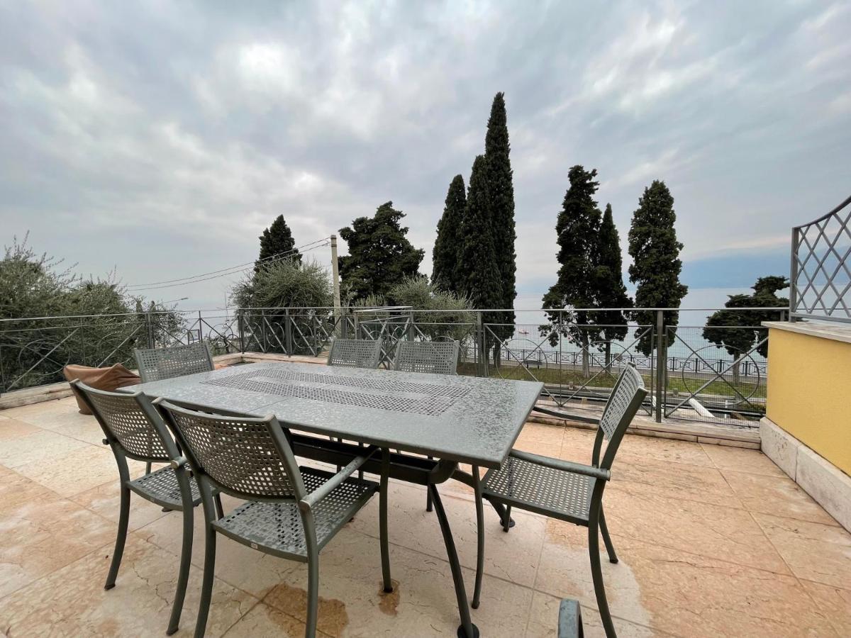 The Garda Terrace Apartment Torri Del Benaco Exterior photo