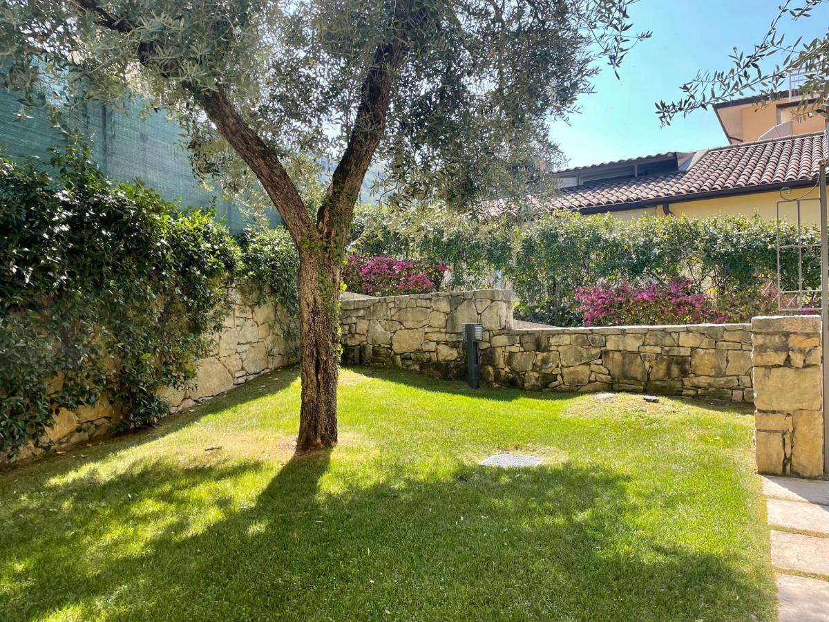 The Garda Terrace Apartment Torri Del Benaco Exterior photo